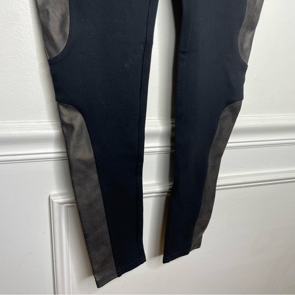 Spanx Faux Leather Panel Ponte Leggings Womens XS NWT - Picture 5 of 10